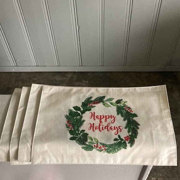 NWT Set of 4- Cream- Happy Holidays- Holly Wreath- Dining Table Placemats 12x18 - Picture 9 of 15